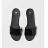 Svarta lack slip-in sandaler från H&M. Här kan du läsa mer och hitta dem.