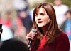Bonnie Wright talar på en klimatprotest i Los Angeles i februari 2020. Foto: TT