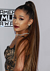 Ariana Grande tycker att man lär känna någon på djupet genom konflikter.