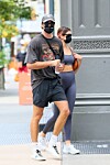 Jacob Elordi och Kaia Gerber på sportig promenad.