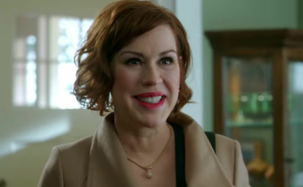 Archies mamma Mary spelas av Molly Ringwald. Archie-Mamma-Riverdale