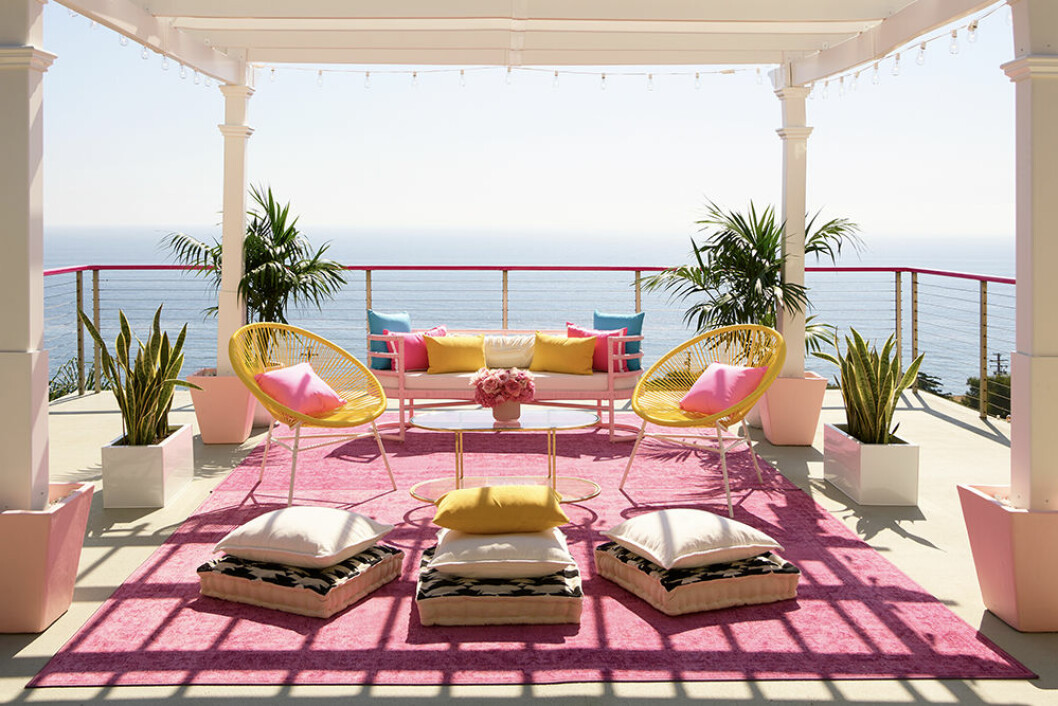 Terrass för meditationsövningar med panoramautsikt över havet. Meditationsterrass hos Barbie i Malibu