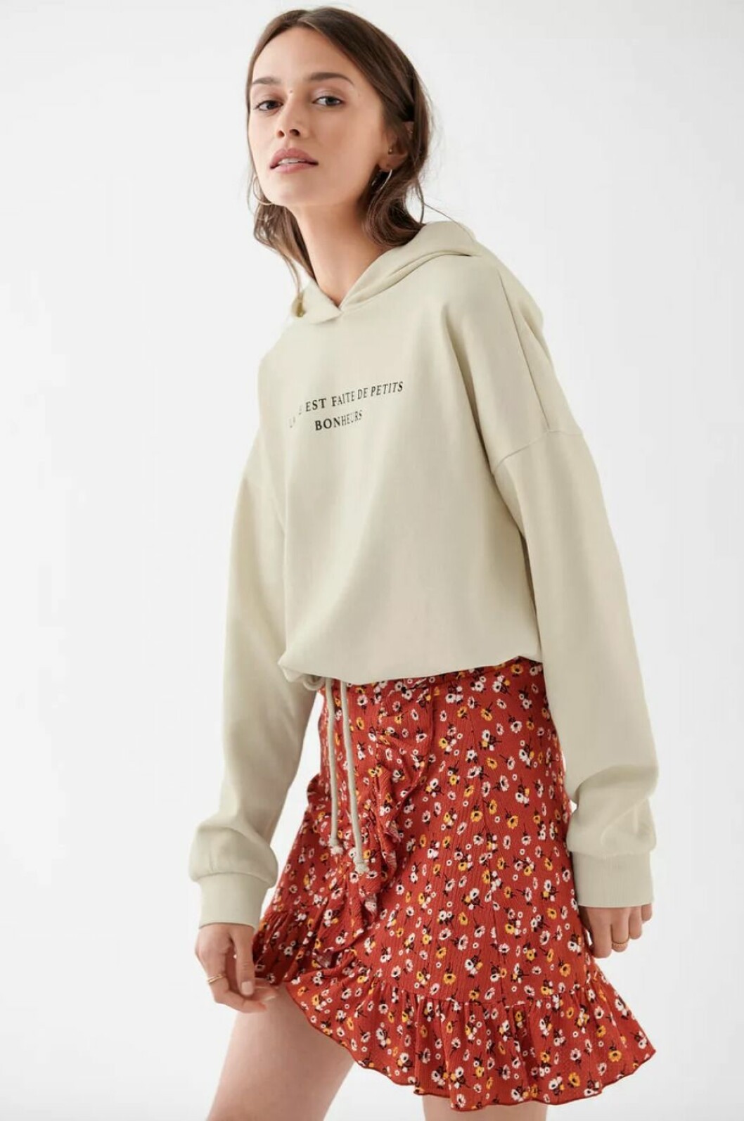 Beige hoodie till hösten 2019
