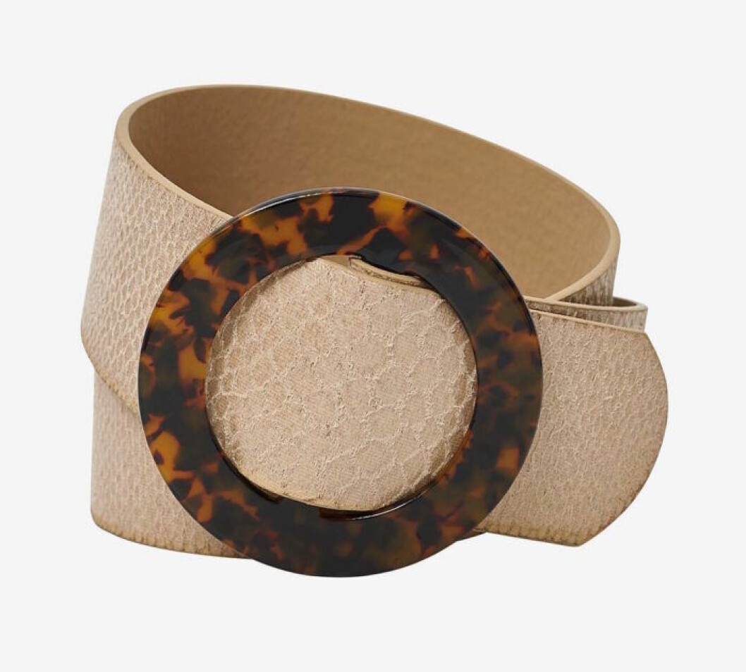 Beige skärp med brunt spänne