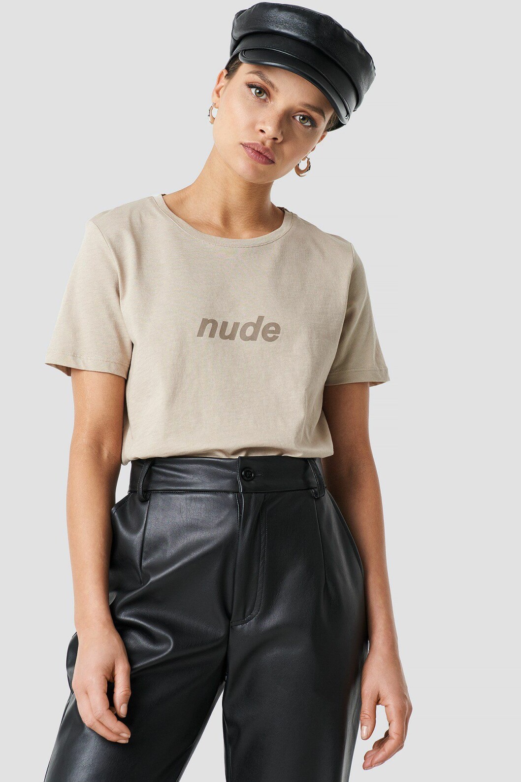 Beige t-shirt från Na-kd