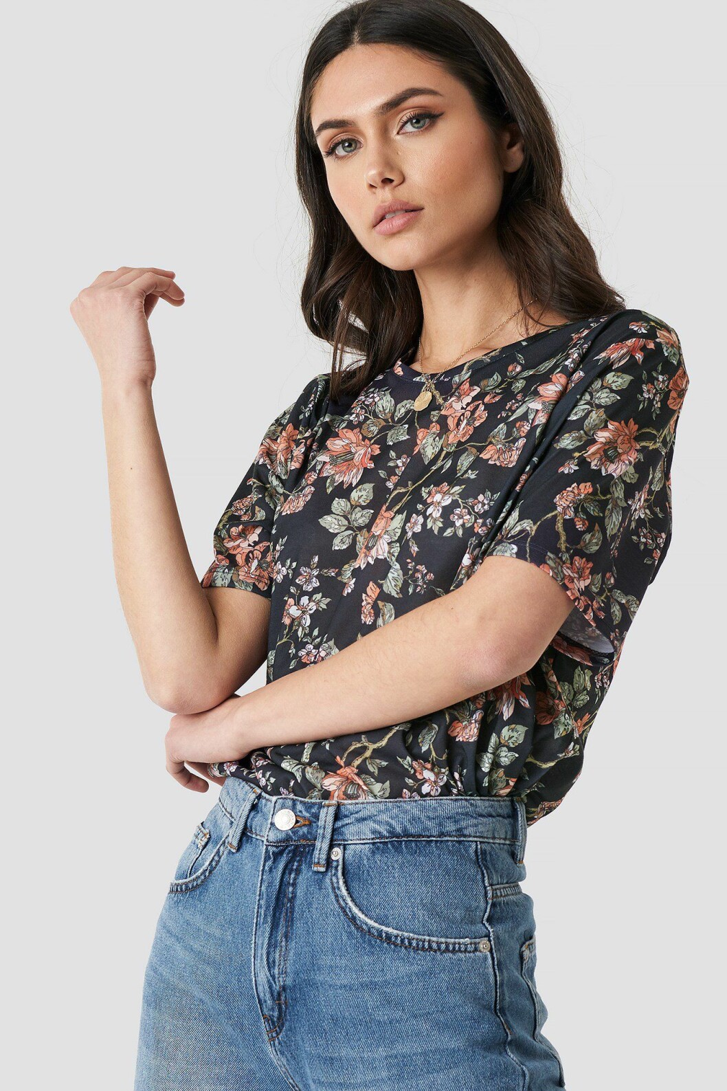 Blommig t-shirt från Na-kd