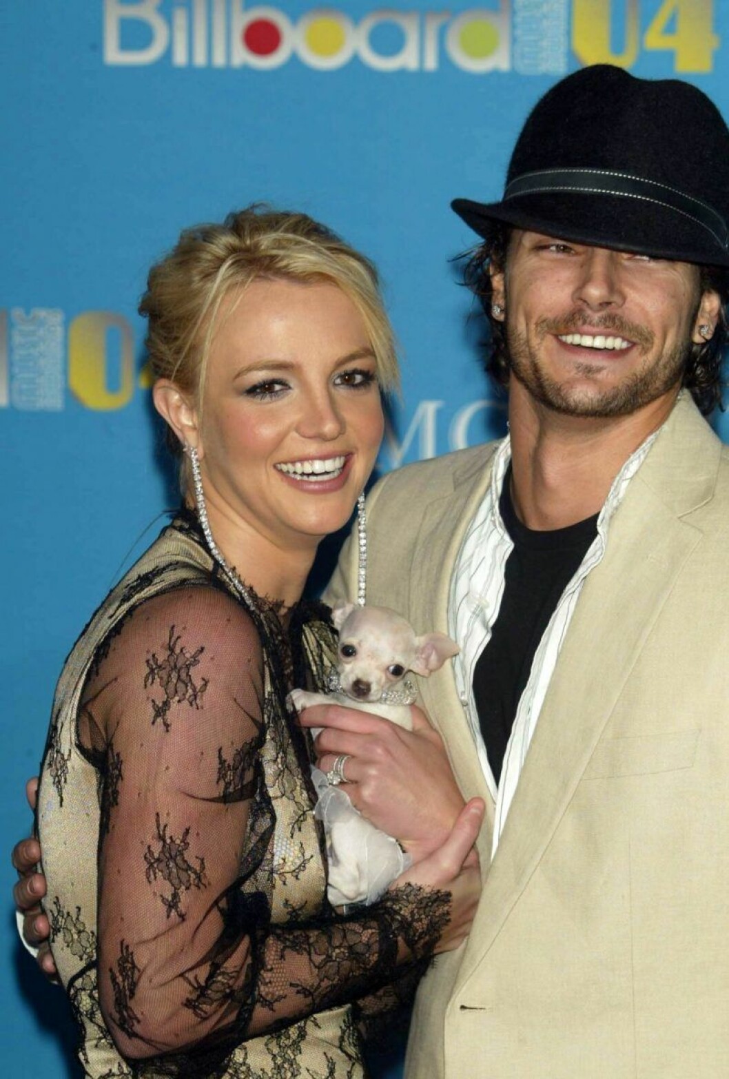 Britney Spears och Kevin Federline får två söner ihop. Britney spears och Kevin federline står tätt ihop och skrattar