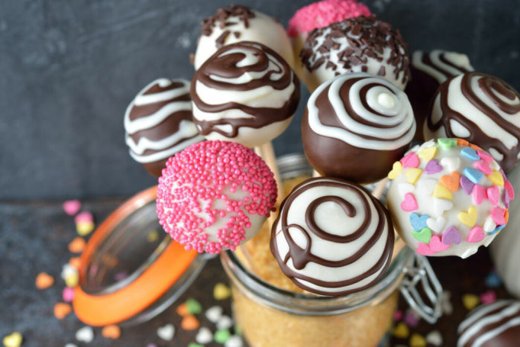 Dessert som man kan äta utan att sitta still – cakepops är perfekt för skytten. Dessert som man kan äta utan att sitta still – cakepops är perfekt för skytten.
