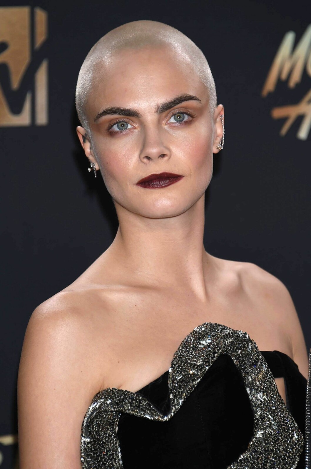 Cara DeLevingne i tuff snagg. Cara DeLevingne