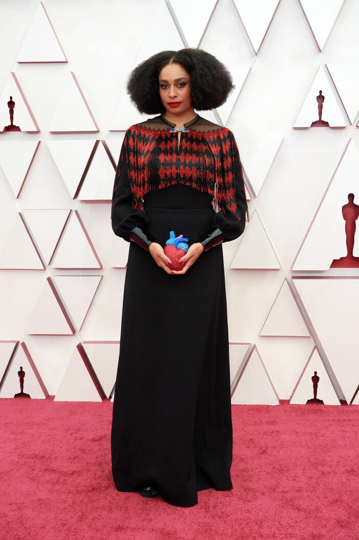 Celeste Waite på röda mattan på Oscarsgalan 2021