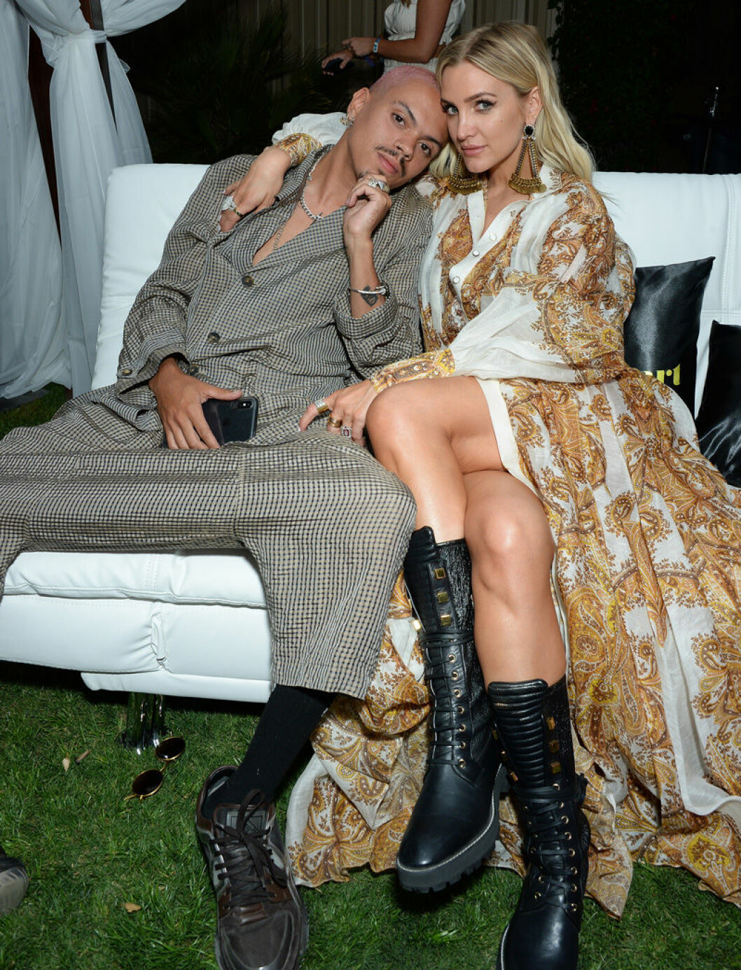 Ashlee Simpson tillsammans med pojkvännen Evan Ross första dagen på Coachella 2019. Foto: TT Ashlee Simpson med pojkvännen Evan Ross på Coachella 2019.