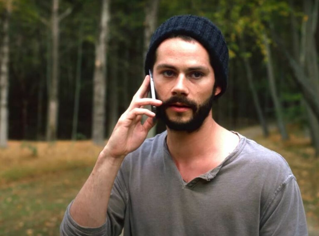 Dylan O’Brien spelar killen i <span class=" italic" data-lab-italic_desktop="italic">All To Well</span>, och visst påminner han om en yngre Jake Gyllenhaal? Dylan O’Brien i all too well