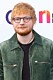 Ed Sheeran i glasögon och grön mocka jacka