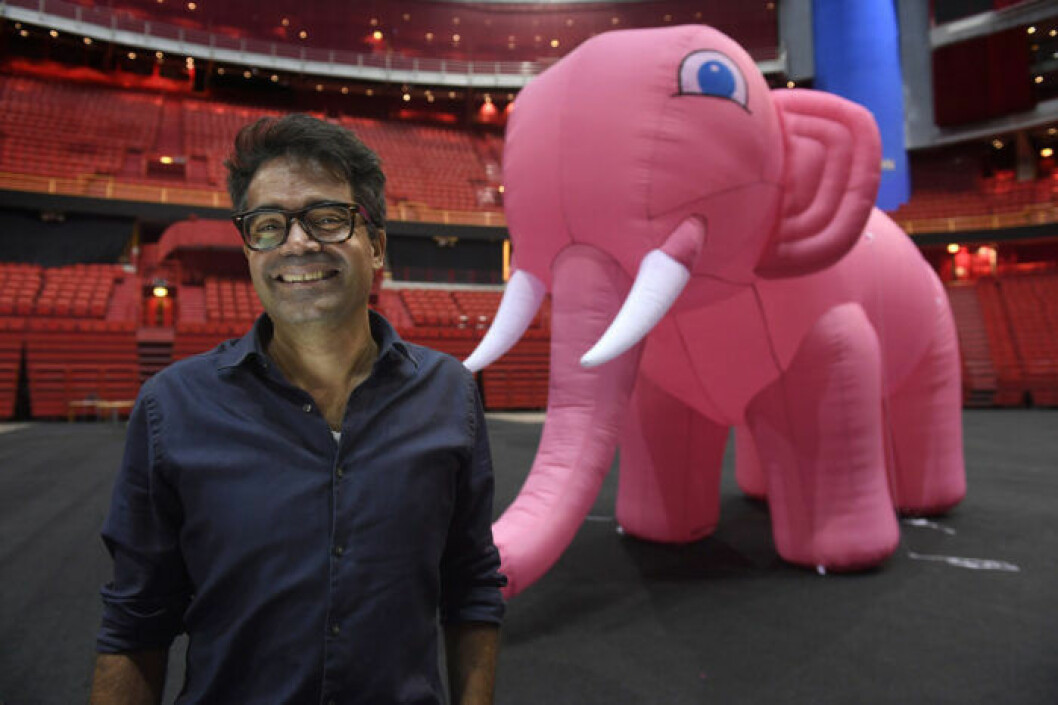 <em>Elefanten i Rummet</em> är en humorshow av David Batra. David Batra: Elefanten i Rummet kommer till Netflix i april 2020