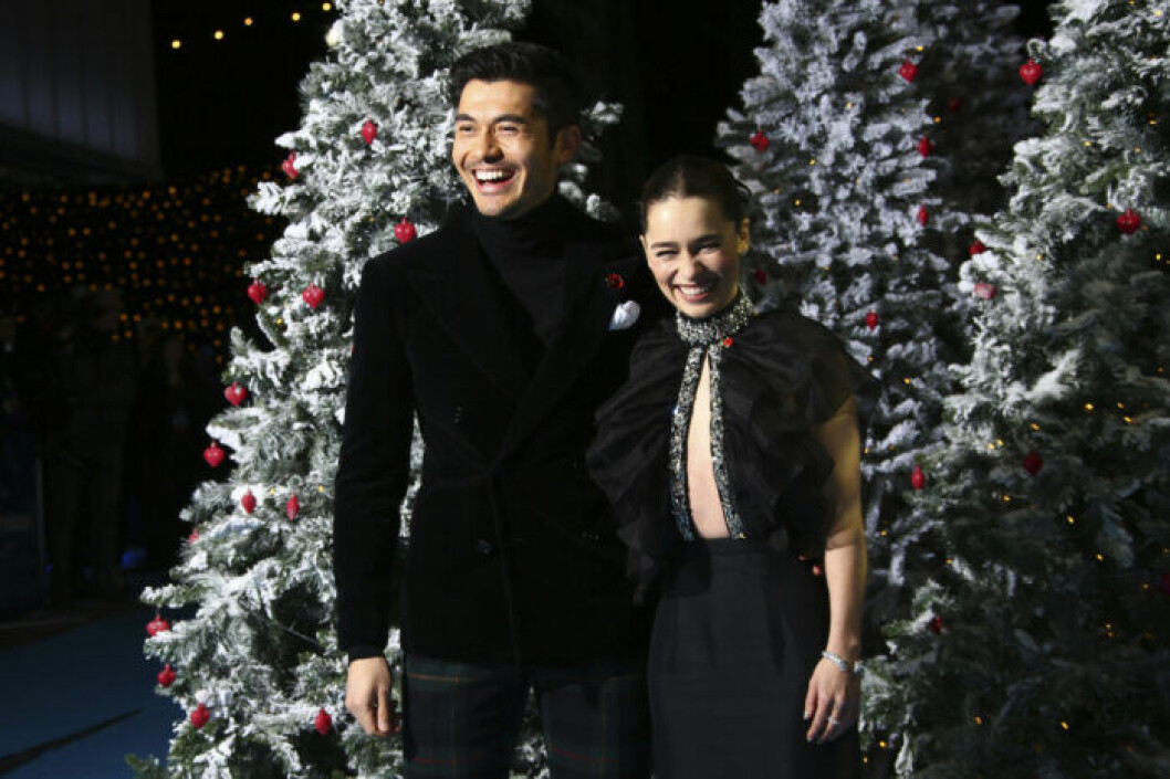 Henry Golding spelar mot Emilia Clarke i Last Christmas. Foto: TT