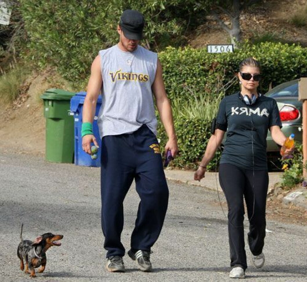 Ex-makarna Fergie och Josh Duhamel med sin tax Meatloaf. fergie och Josh Duhamel