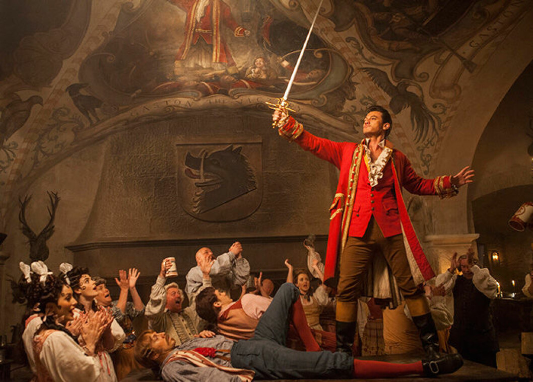 Ingen slåss som Gaston, släcker bloss som Gaston, han är alltid på bettet förstås vår Gaston! En bild från Disney-filmen Skönheten och odjuret med Emma Watson och Luke Evans.