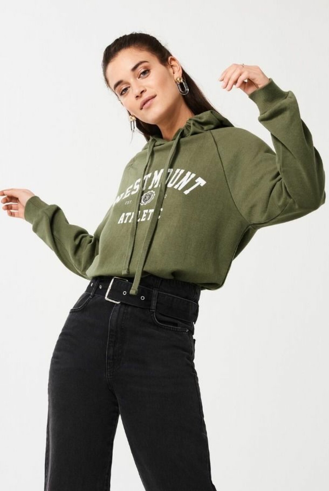 Grön hoodie till våren 2019