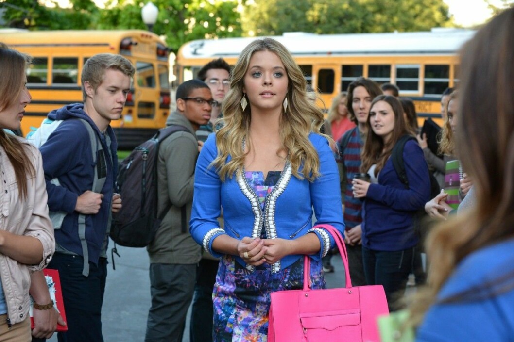 PRETTY LITTLE LIARS, Sasha Pieterse (center), 'Miss Me x 100', (Season 5, ep. 505, aired July 8,