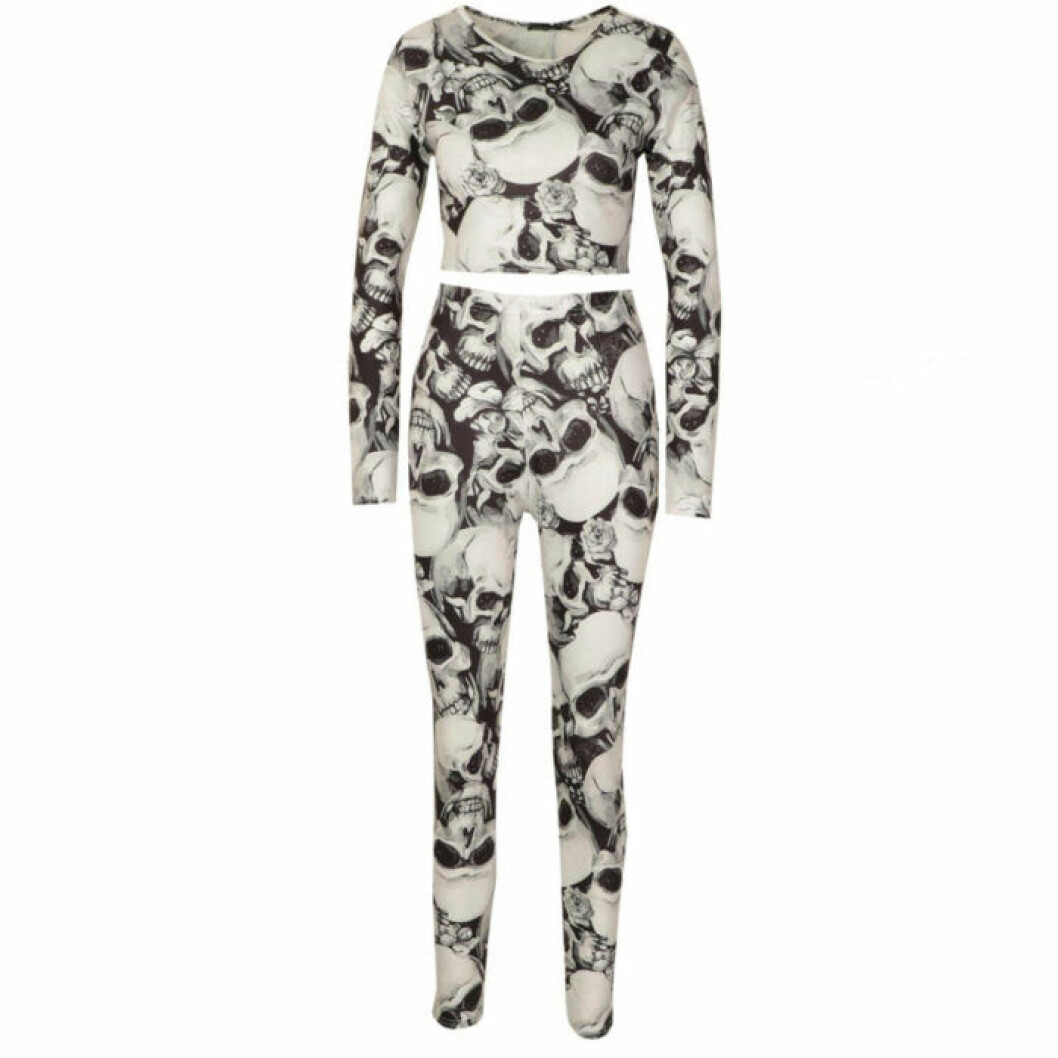 Halloweenoutfit med döskalle