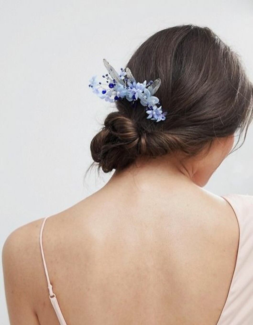 Hårspänne med blå blommor