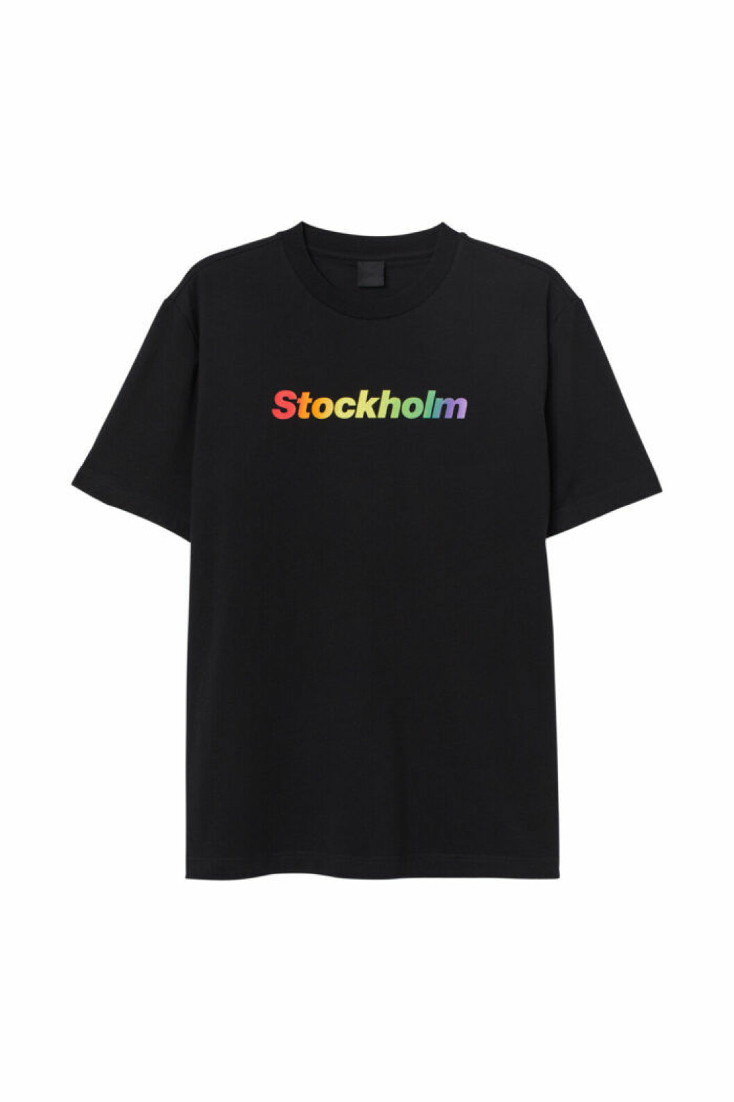 H&M släpper Pridekollektion för 2019 – svart t-shirt med texten Stockholm