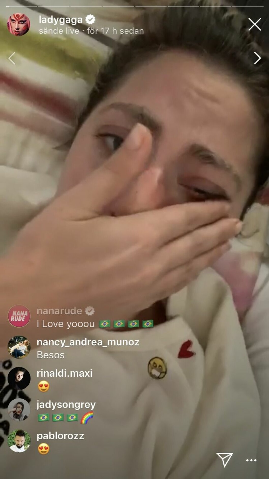 Skärmdump från Lady Gagas livesändning på Instagram. Lady Gaga på Instagram