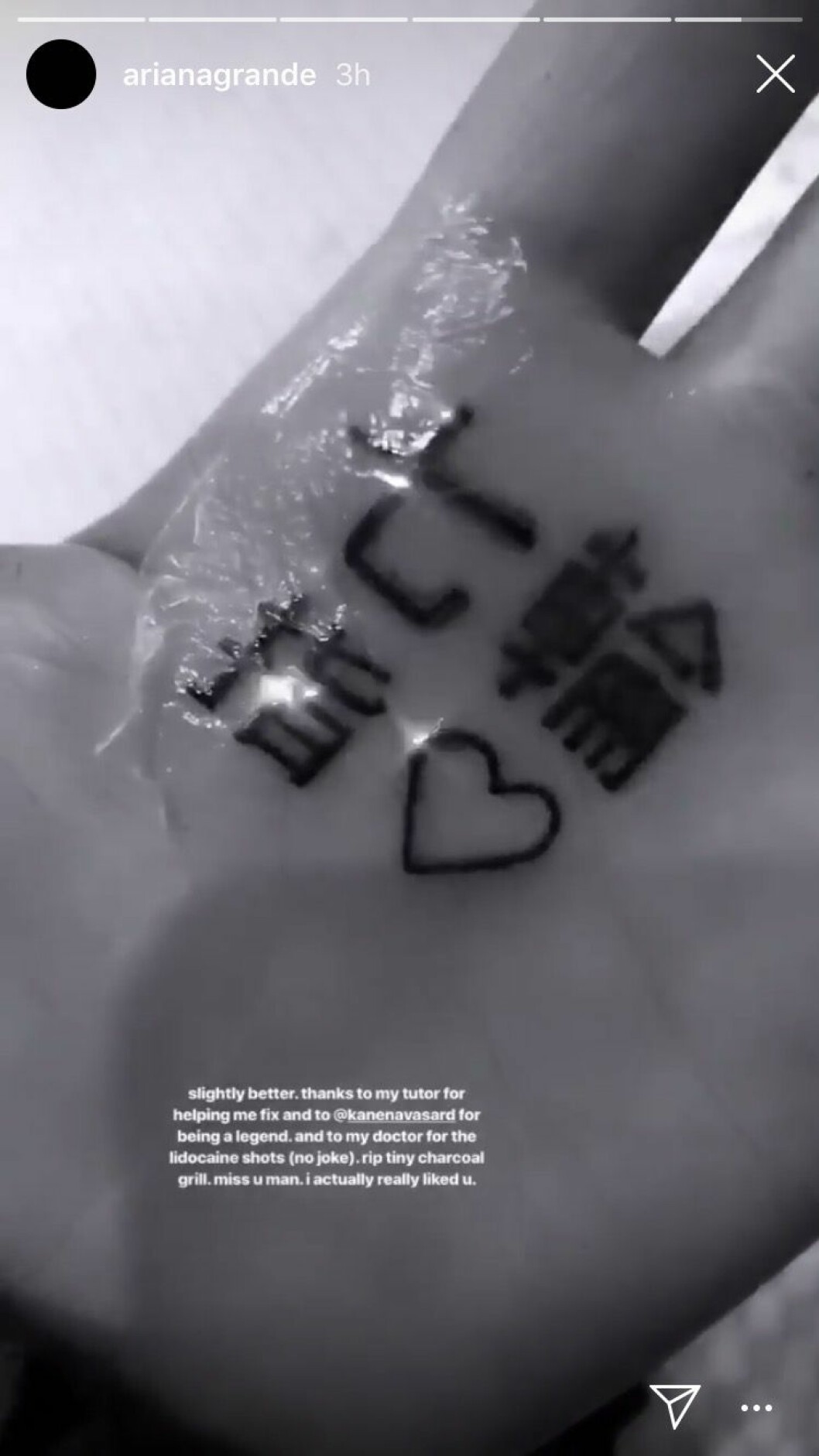 Ariana Grande tatuerade 7 rings på japanska