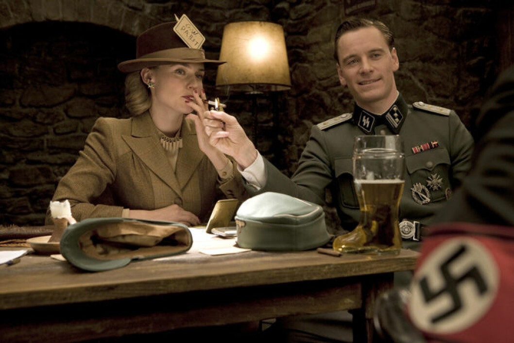 Diane Kruger och Michael Fassbender är två av skådespelarna i <em>Inglourious Basterds</em>. En bild från filmen Inglorious Basterds på HBO.
