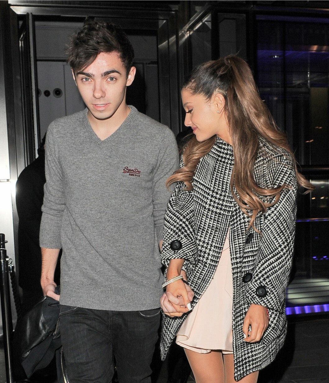 Ariana Grande och Nathan Sykes sa aldrig att de var tillsammans – men de höll gärna varandra i handen ändå. Ariana Grande och Nathan Sykes sa aldrig att de var tillsammans – men de höll gärna varandra i handen ändå.