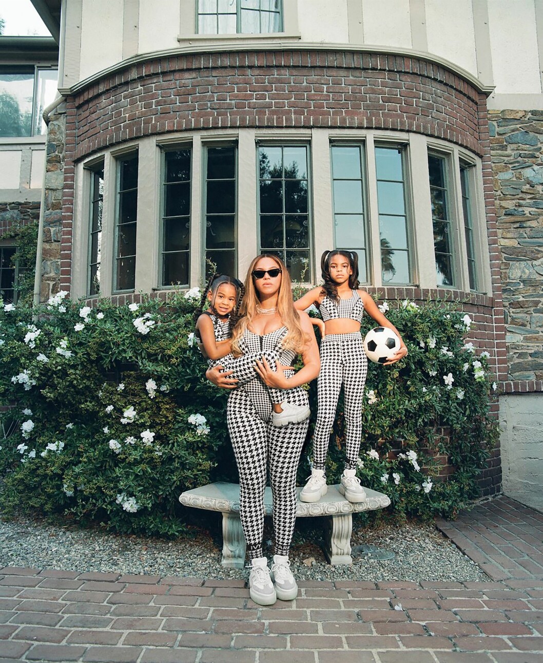 Rumi och Blue Ivy i en reklamkampanj för mamma Beyoncés sportmärke Ivy Park. kampanjbild för ivy park