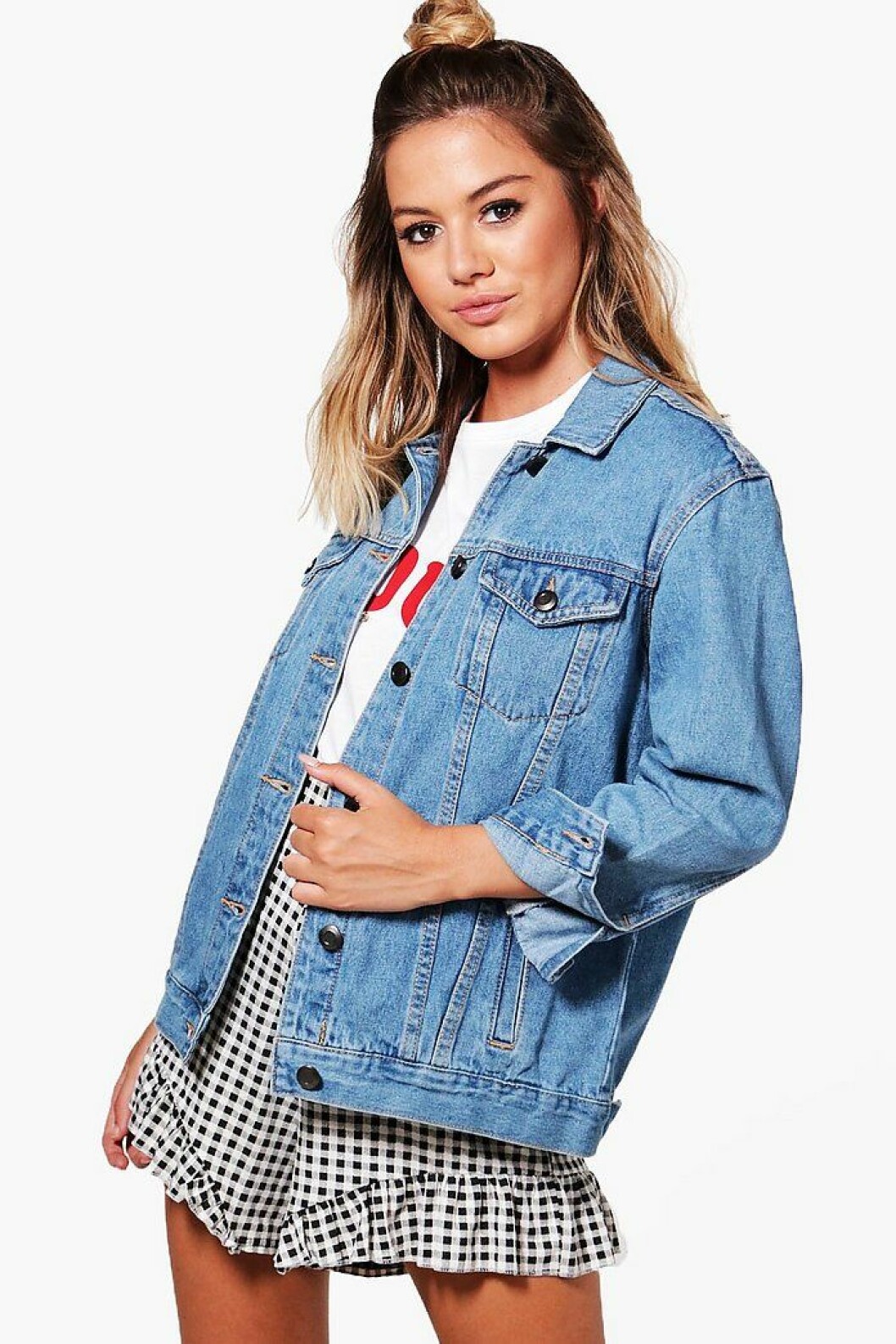Jeansjacka i boyfriend-modell från Boohoo