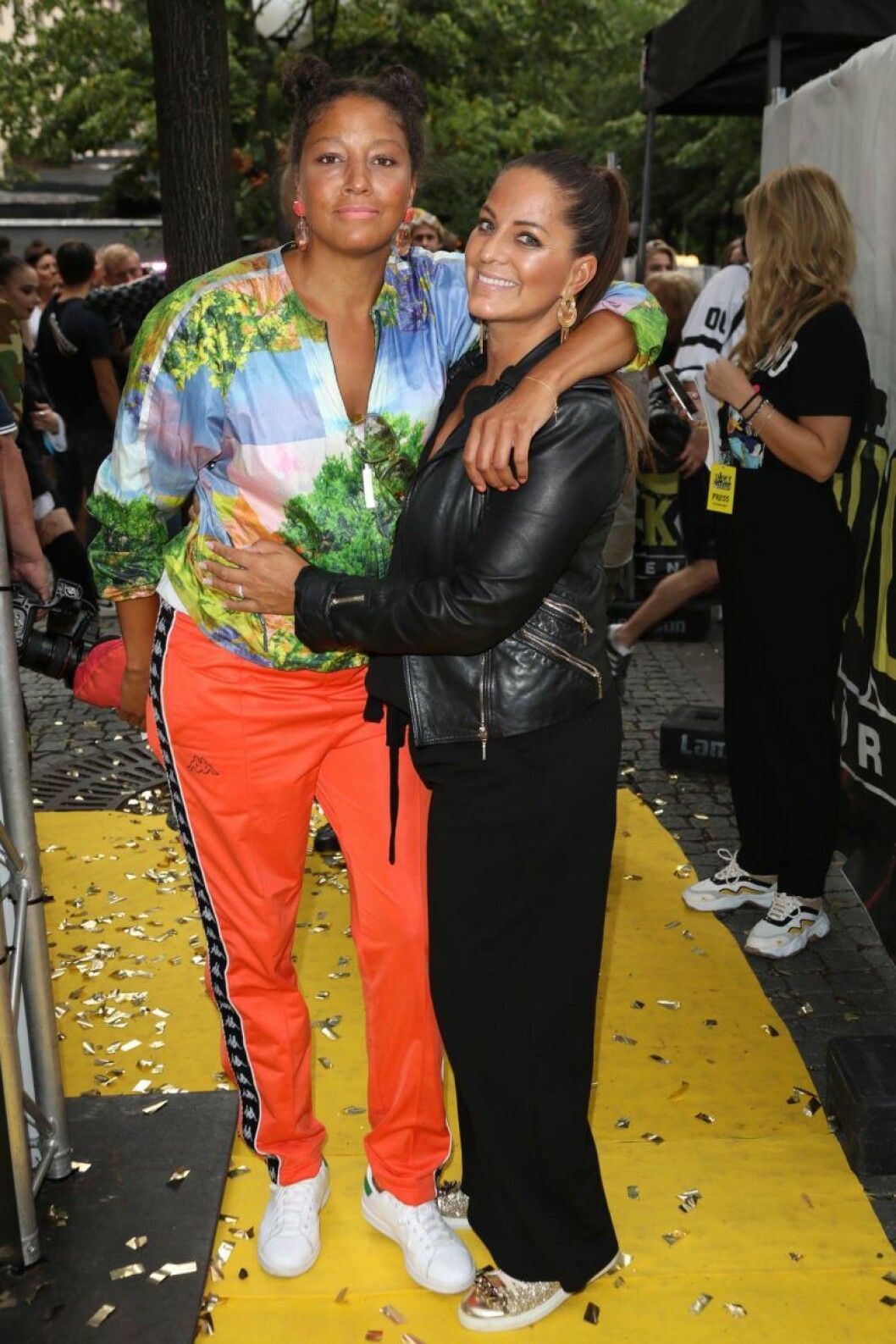 Jessica Folcker och Denise ”DeDe” Lopez. Jessica Folcker och Denise Dede Lopez på Rockbjörnen 2019