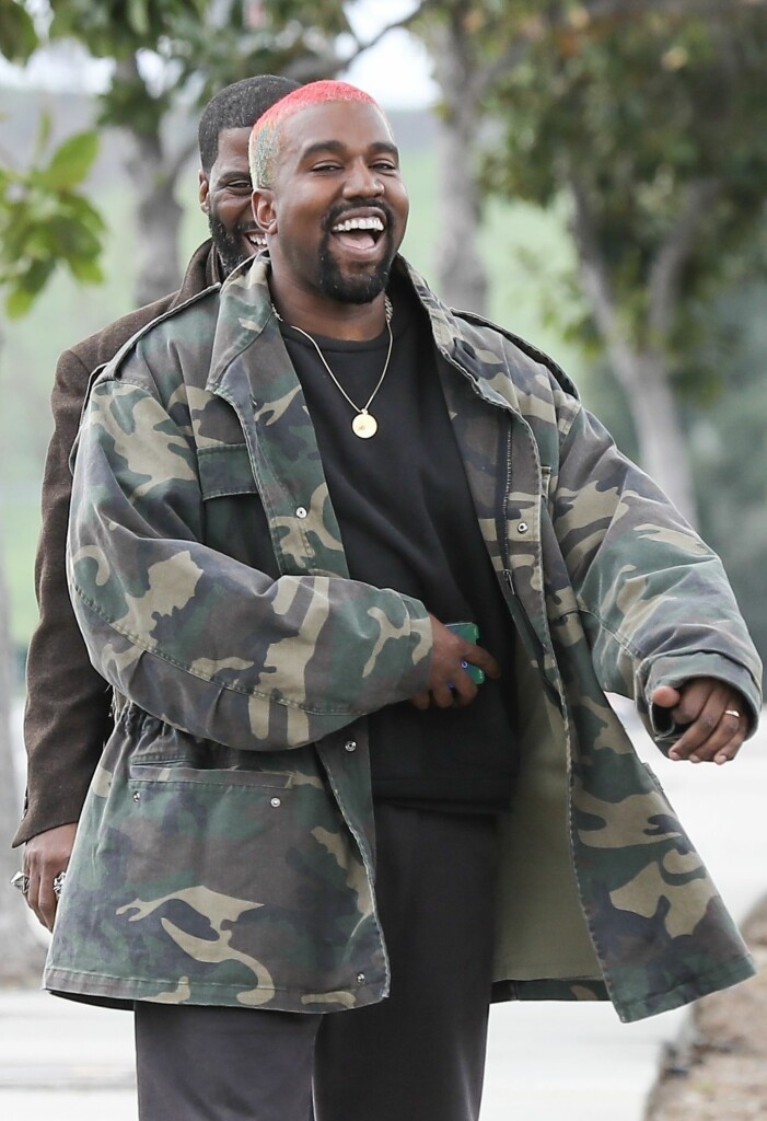 kanye west skrattar och ler