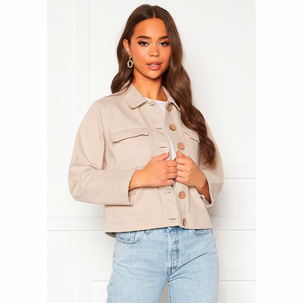 Kort beige skjortjacka