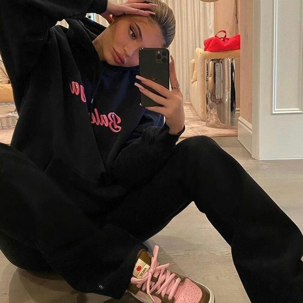 Kylie Jenner ger kroppen en nystart under tiden hon sitter i hemmakarantän. En bild på Kylie Jenner i hemmakarantän.
