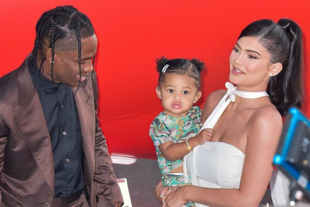 Kylie, Travis och Stormi på röda mattan