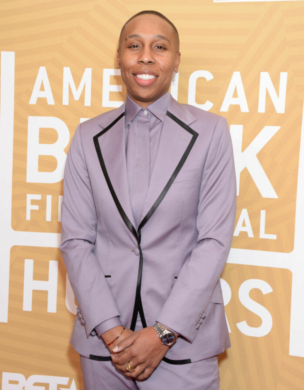 Lena Waithe gör rösten till Specter i Disneys nya film <em>Framåt</em>. Lena Waithe i lila kostym som skrattar