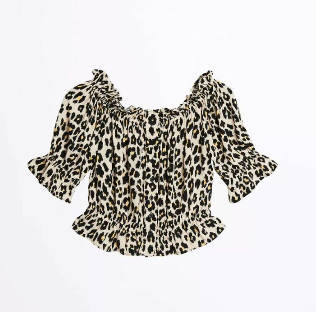 Leopardmönstrad blus från Ginatricot