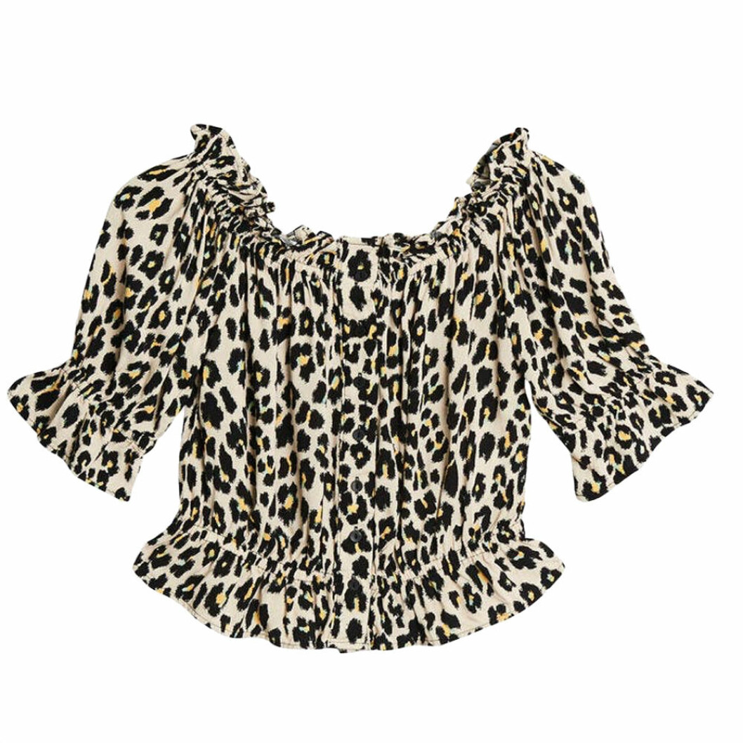 Leopard off shoulder