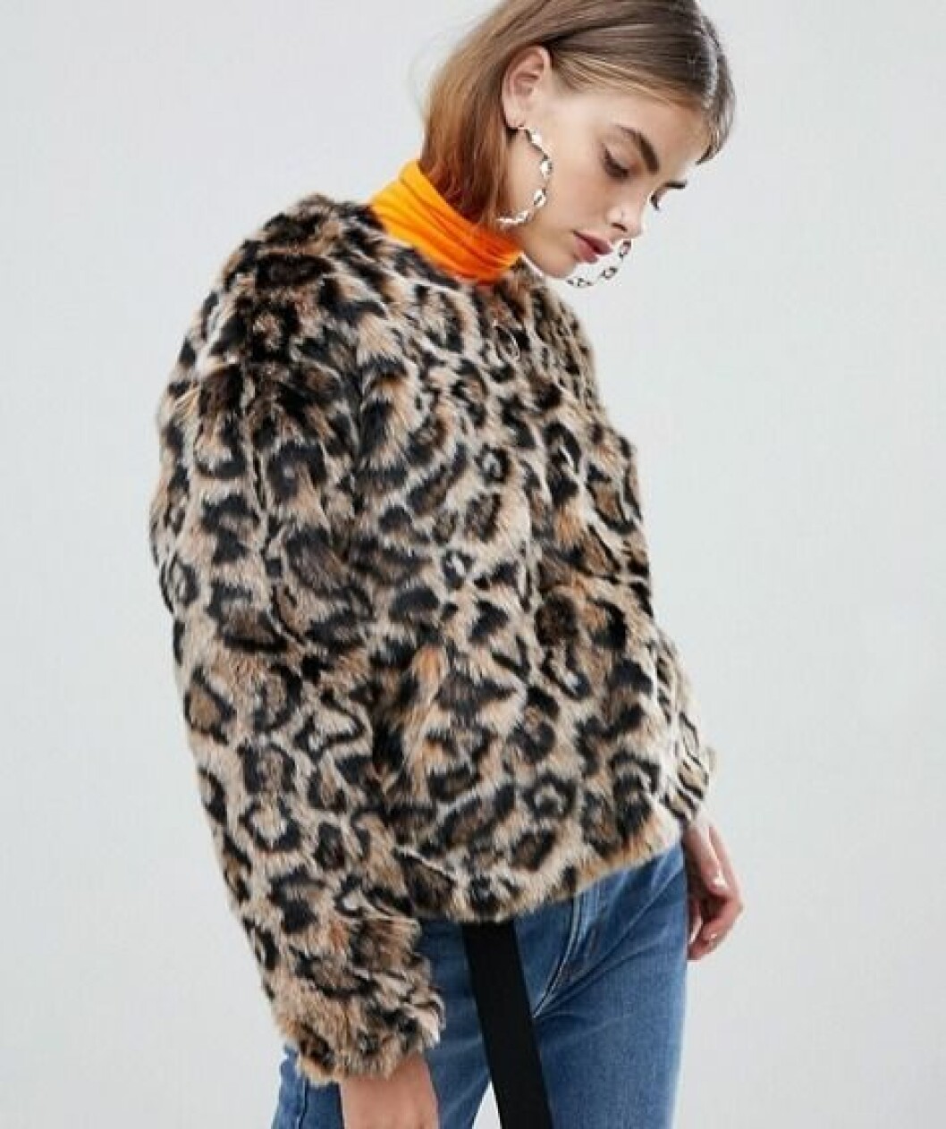 Leopardmönstrad fuskpäls