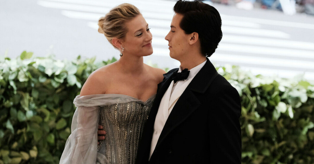 Lili Reinhart och Cole Sprouse på Metgalan 2018