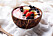 Nice cream bowl på jordgubb och banan
