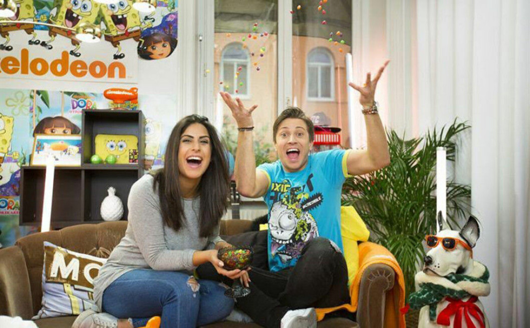 Athena Afshari och Vlad Reiser är programledare. nickelodeon-nytt-program