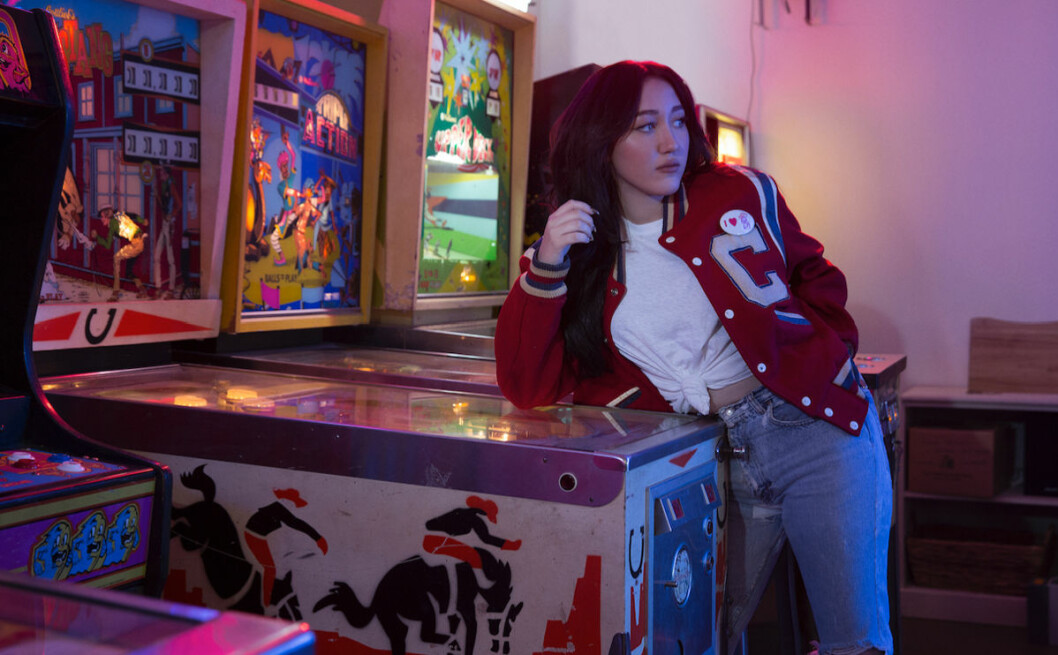 Noah Cyrus debutsingel ”Make me (cry)” är en kärlekshistoria om en person som du både älskar och hatar. Noah Cyrus debutsingel "Make me (cry)" är en kärlekshistoria om en person som du både älskar och hatar.
