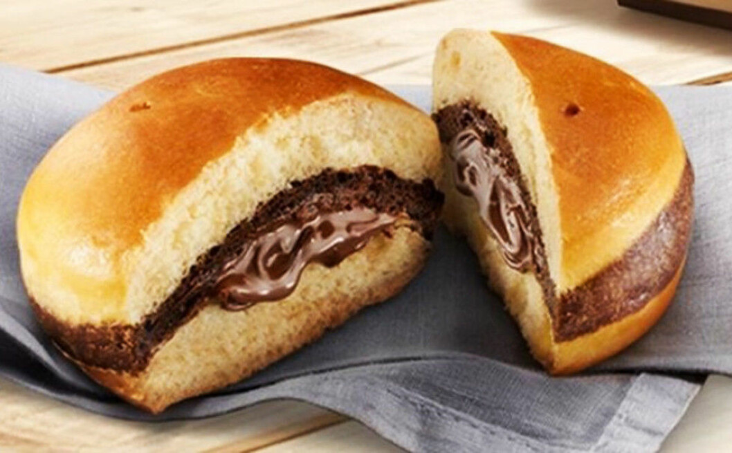 Hamburgare fylld med nutella finns nu på Mcdonalds. Foto: Facebook/Mcdonaldsitalia Nutella-burgare-1