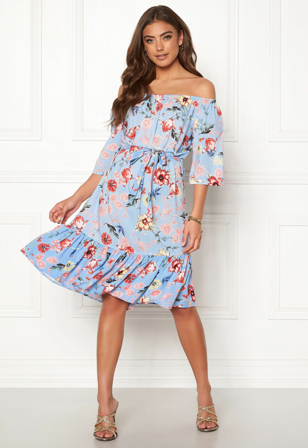 Blommig off shoulder-klänning
