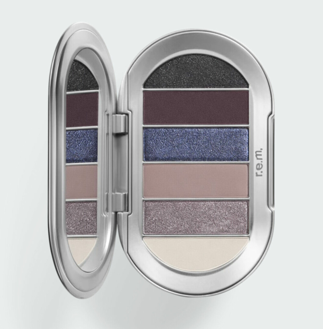 Ögonpalett i blå och lila nyanser. r.e.m.beauty ögonpalett i blå nyanser