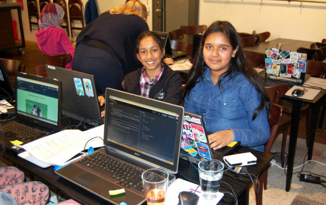 Rania Mufti, 10 år och Nafisa Mir, 11 år. raina 22