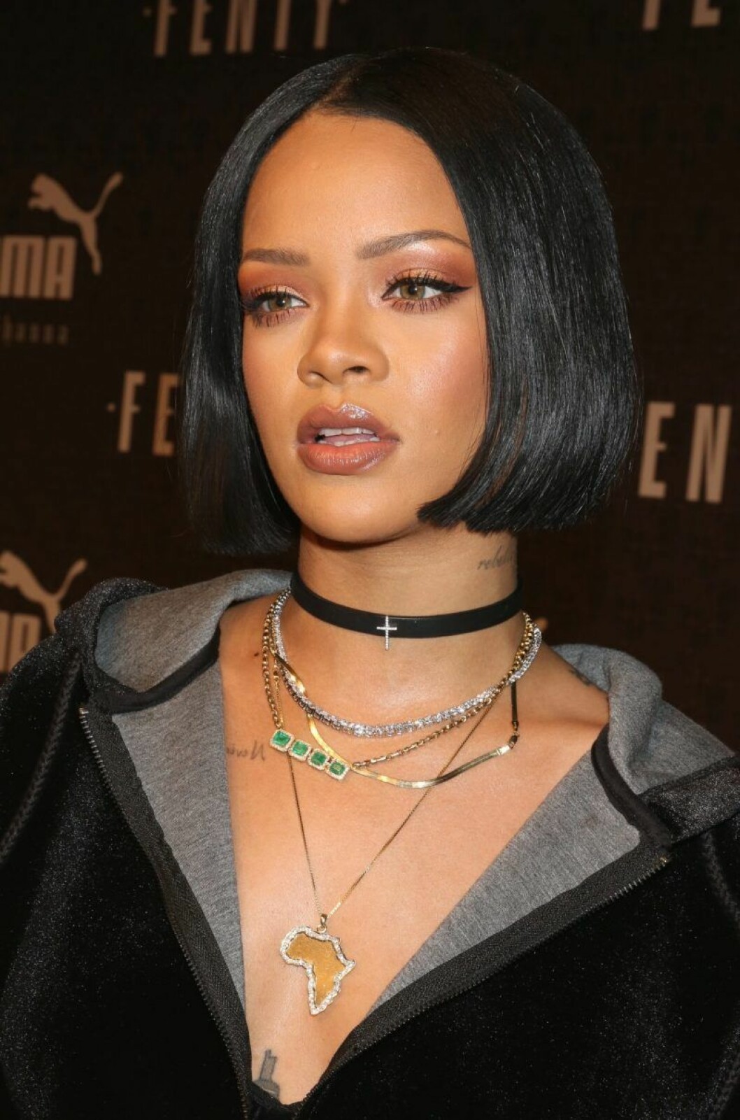 Choker-halsbandet är tillbaka! Rihanna i halsband